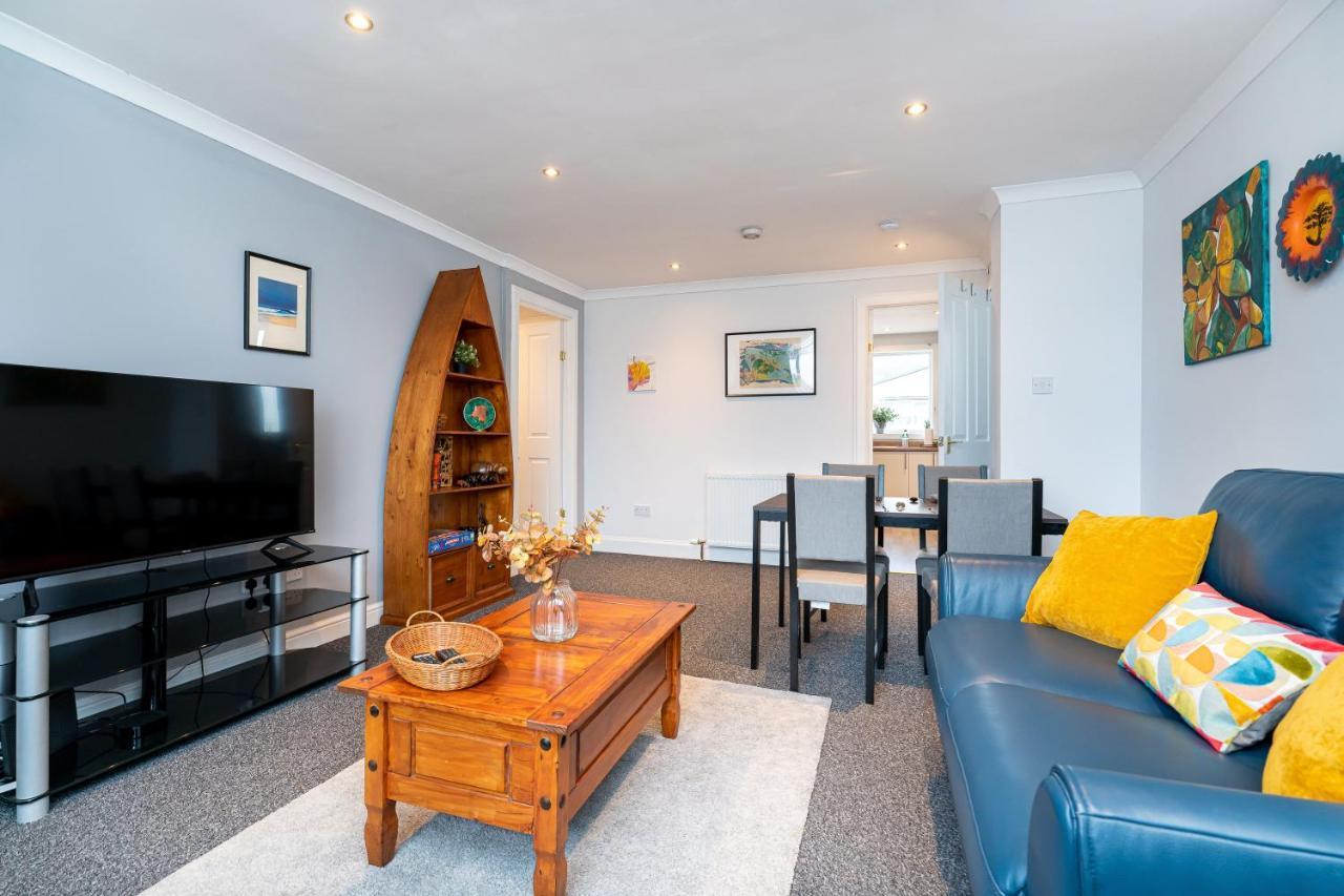 Lovely 3-Bedroom Flat With Free Parking ブリッジ・オブ・アーラン エクステリア 写真