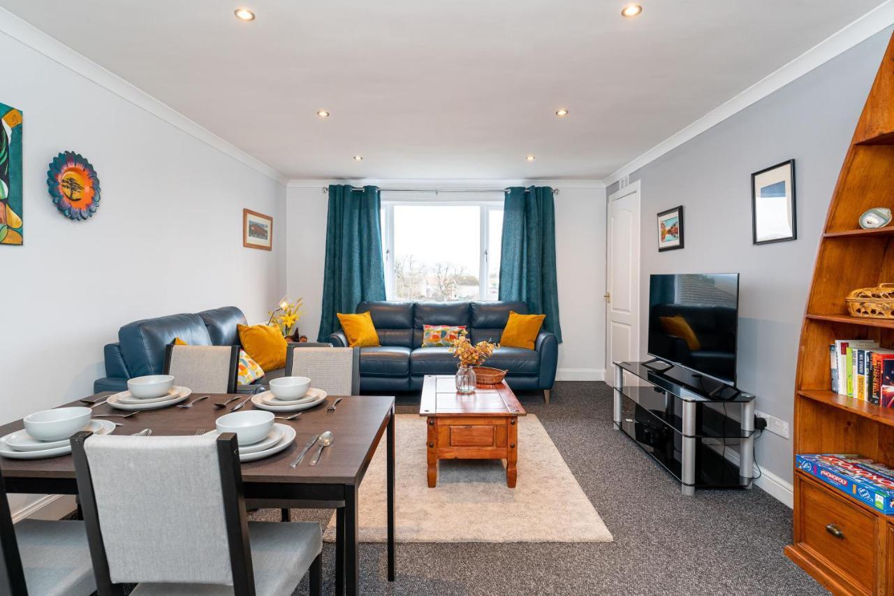 Lovely 3-Bedroom Flat With Free Parking ブリッジ・オブ・アーラン エクステリア 写真