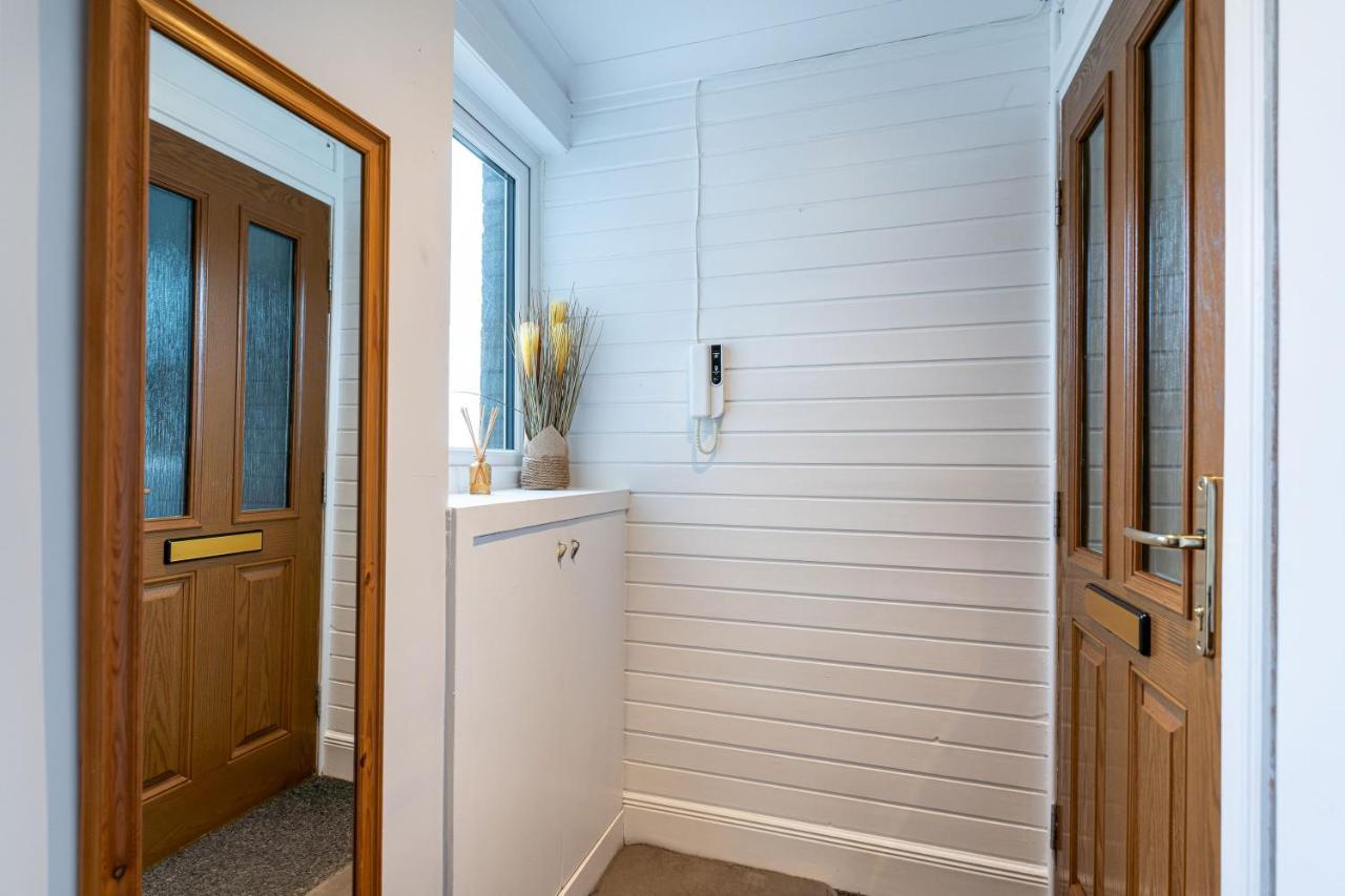 Lovely 3-Bedroom Flat With Free Parking ブリッジ・オブ・アーラン エクステリア 写真
