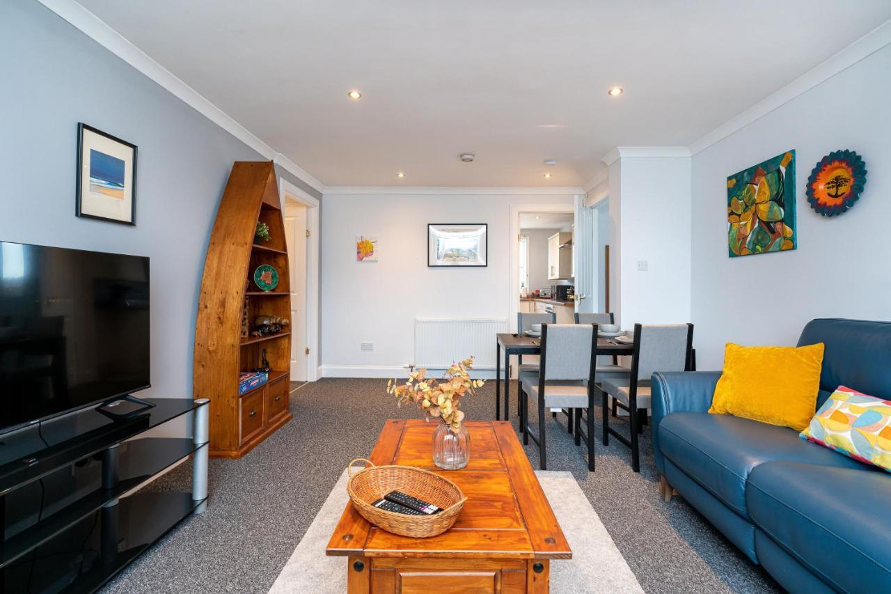 Lovely 3-Bedroom Flat With Free Parking ブリッジ・オブ・アーラン エクステリア 写真