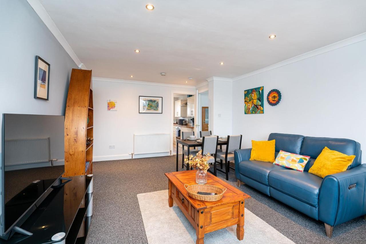 Lovely 3-Bedroom Flat With Free Parking ブリッジ・オブ・アーラン エクステリア 写真