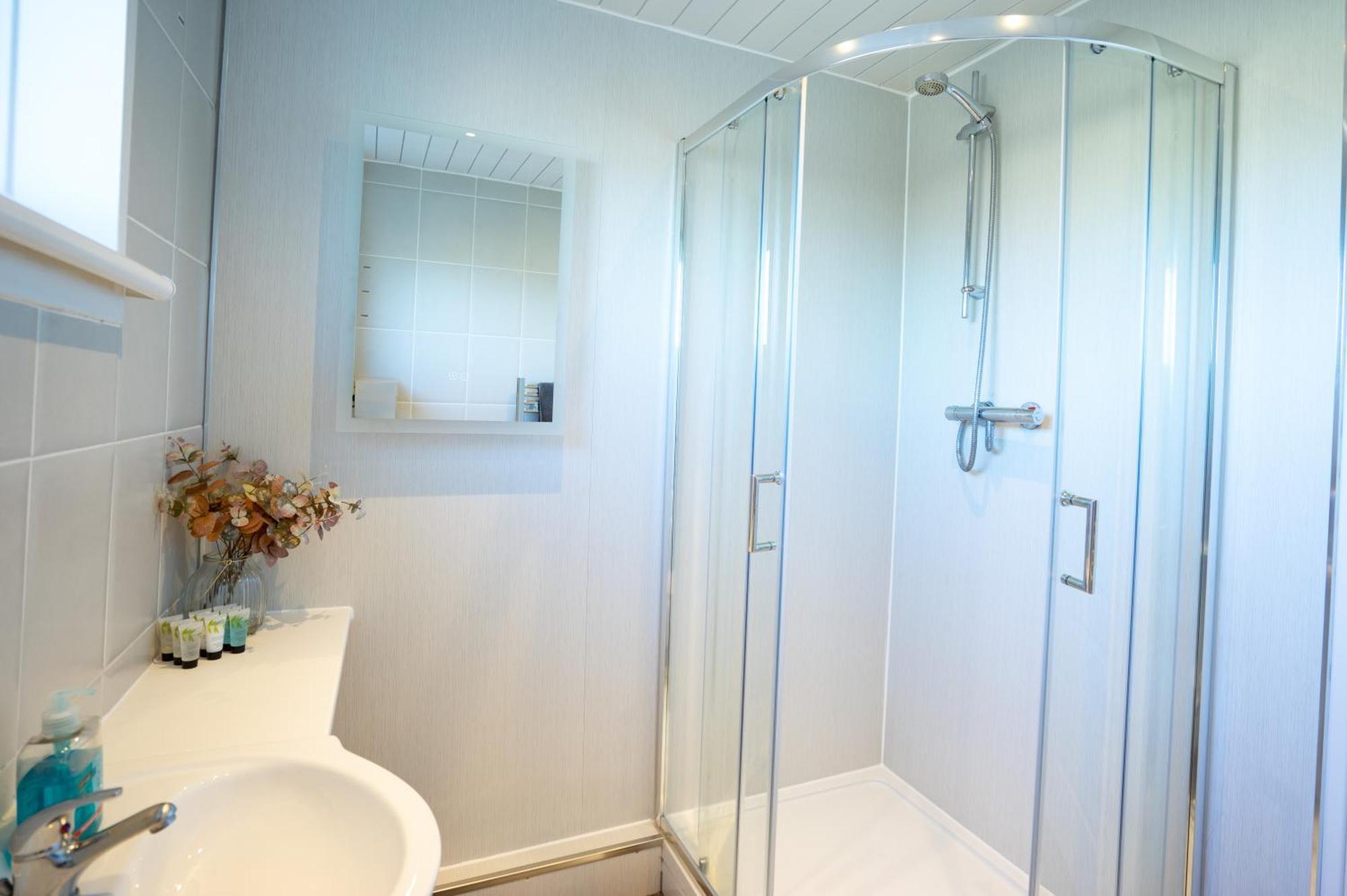 Lovely 3-Bedroom Flat With Free Parking ブリッジ・オブ・アーラン エクステリア 写真
