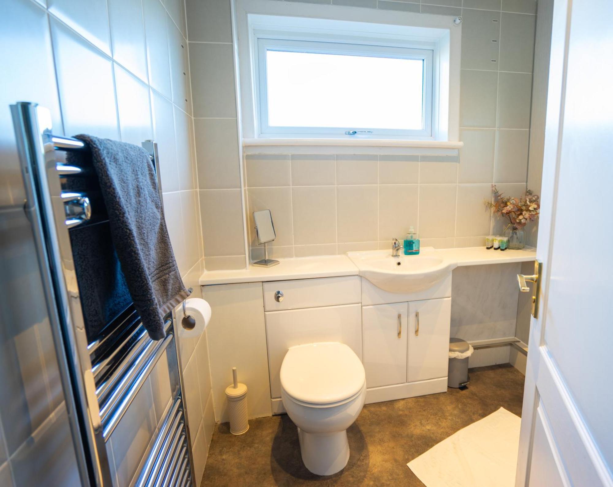 Lovely 3-Bedroom Flat With Free Parking ブリッジ・オブ・アーラン エクステリア 写真